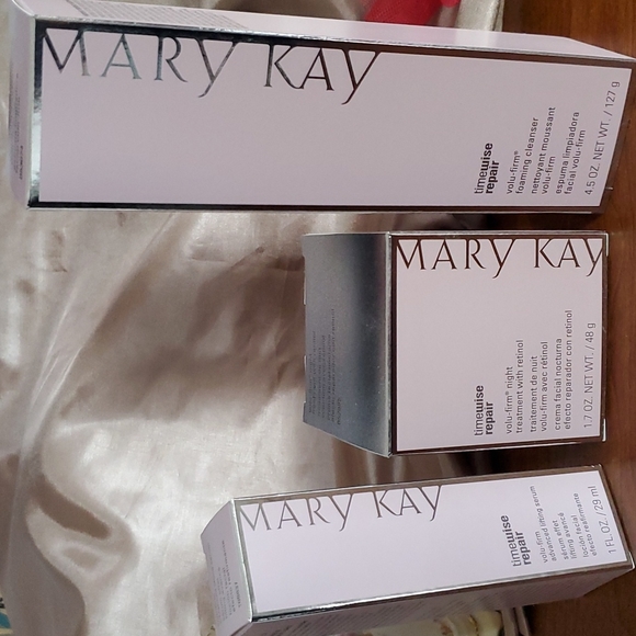 ❌️SOLD❌️ 🌼Host Pick🌼 Mary Kay Bundle NEW X 3 Pieces - Picture 8 of 8